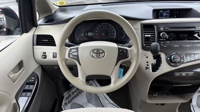 2014 Toyota Sienna LE 8 Passenger
