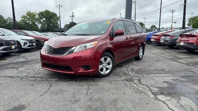 2014 Toyota Sienna LE 8 Passenger