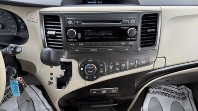 2014 Toyota Sienna LE 8 Passenger