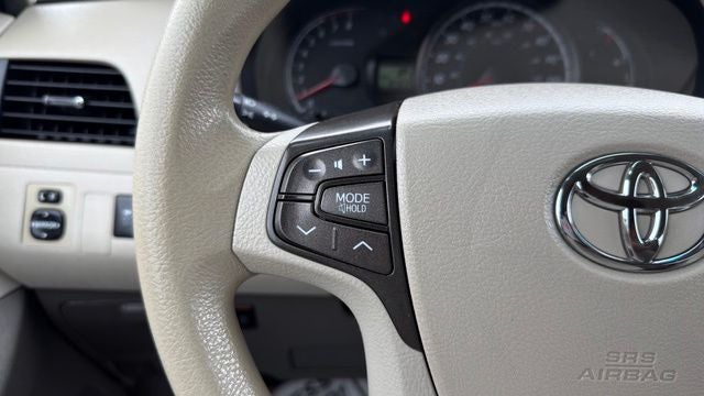 2014 Toyota Sienna LE 8 Passenger