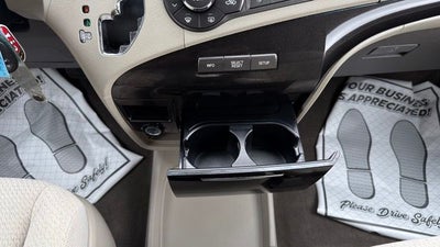 2014 Toyota Sienna LE 8 Passenger