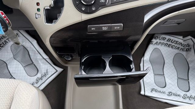 2014 Toyota Sienna LE 8 Passenger