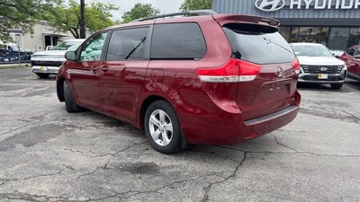 2014 Toyota Sienna LE 8 Passenger