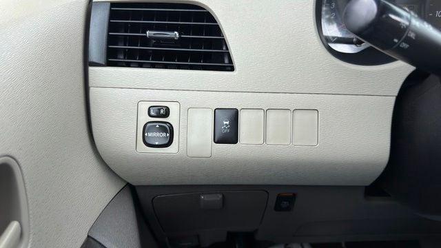 2014 Toyota Sienna LE 8 Passenger