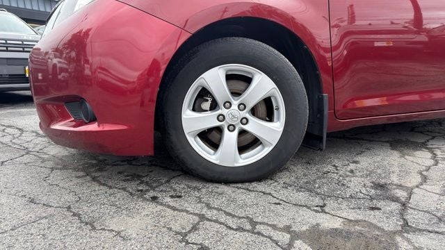 2014 Toyota Sienna LE 8 Passenger