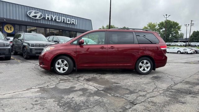 2014 Toyota Sienna LE 8 Passenger
