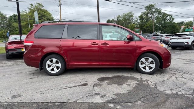 2014 Toyota Sienna LE 8 Passenger