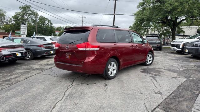 2014 Toyota Sienna LE 8 Passenger