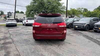 2014 Toyota Sienna LE 8 Passenger