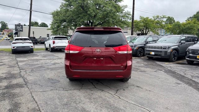 2014 Toyota Sienna LE 8 Passenger