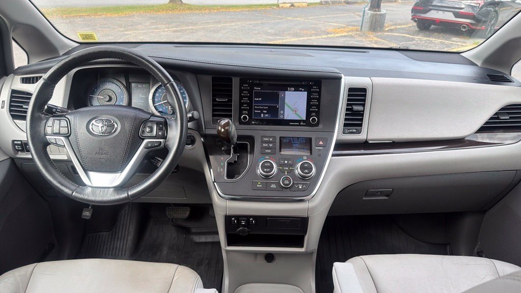 2019 Toyota Sienna XLE 8 Passenger