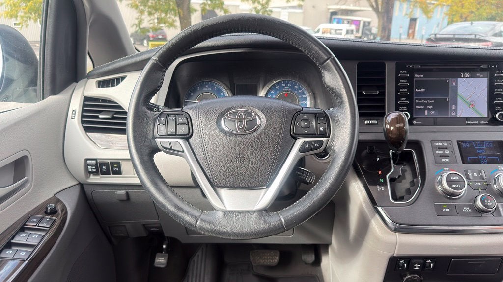 2019 Toyota Sienna XLE 8 Passenger