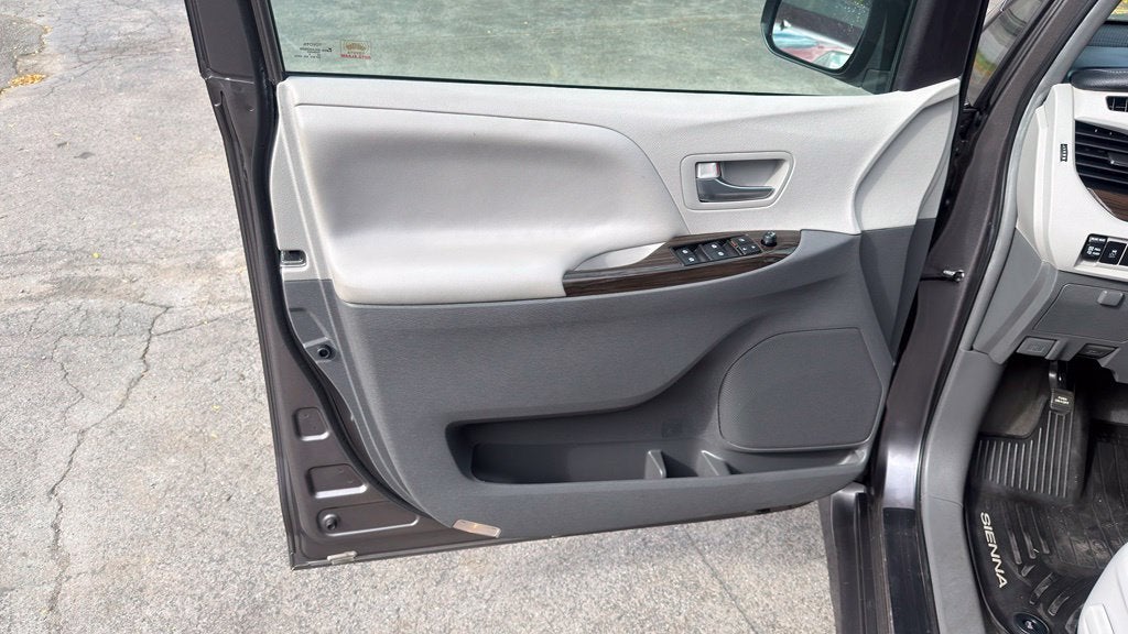 2019 Toyota Sienna XLE 8 Passenger