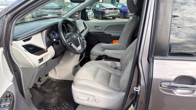 2019 Toyota Sienna XLE 8 Passenger