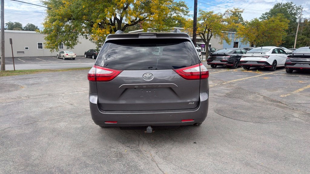 2019 Toyota Sienna XLE 8 Passenger