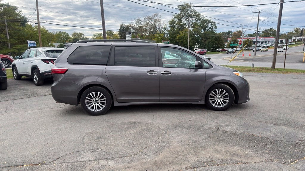 2019 Toyota Sienna XLE 8 Passenger