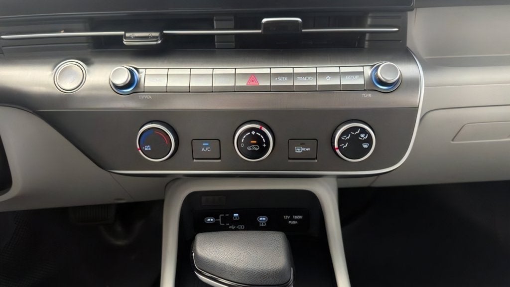2025 Hyundai Kona SE
