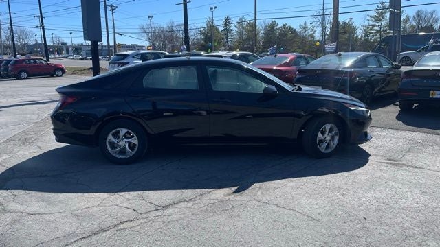 2023 Hyundai Elantra SE