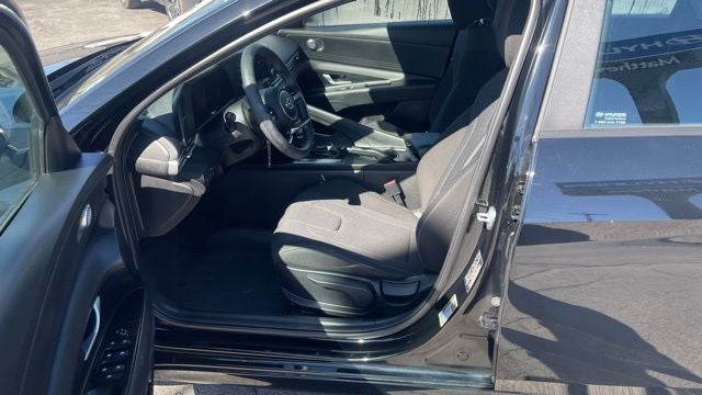 2023 Hyundai Elantra SE