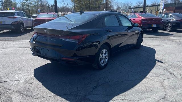 2023 Hyundai Elantra SE