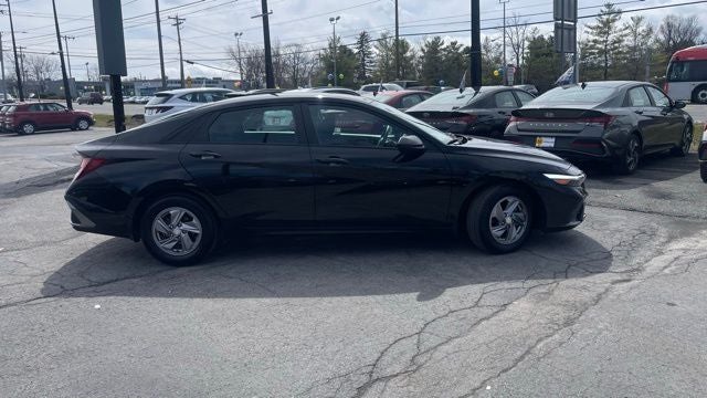 2025 Hyundai Elantra SE