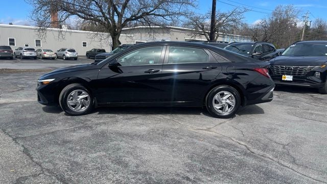 2025 Hyundai Elantra SE