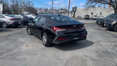 2025 Hyundai Elantra SE