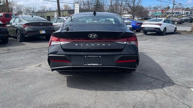 2025 Hyundai Elantra SE