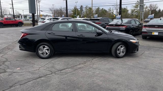 2025 Hyundai Elantra SE