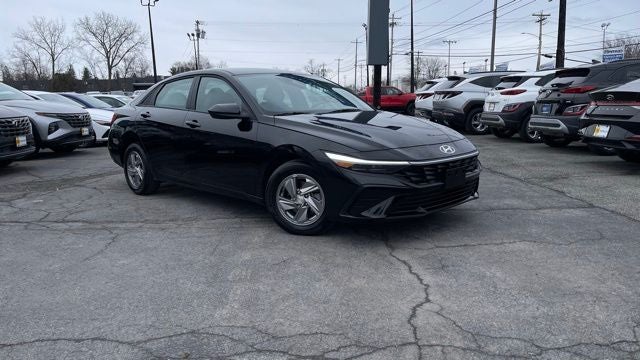 2025 Hyundai Elantra SE