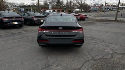 2025 Hyundai Elantra SE