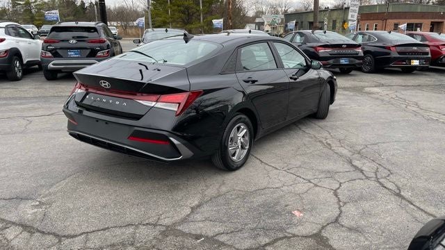 2025 Hyundai Elantra SE