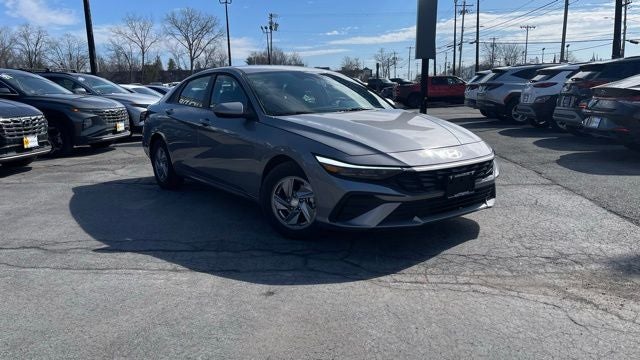 2025 Hyundai Elantra SE