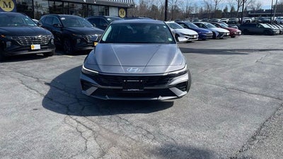 2025 Hyundai Elantra SE