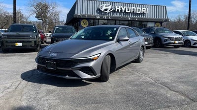 2025 Hyundai Elantra SE