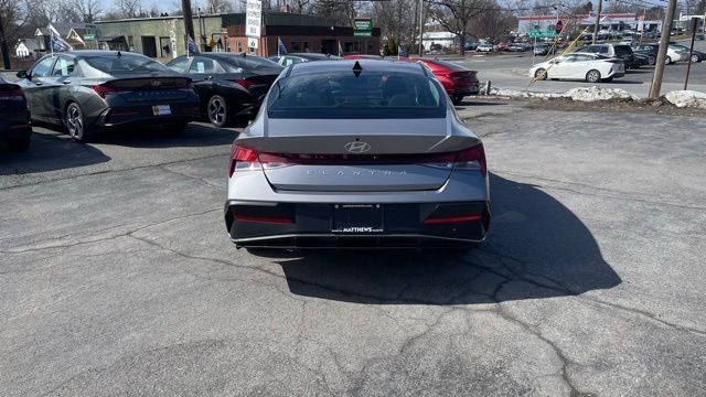 2025 Hyundai Elantra SE
