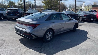 2025 Hyundai Elantra SE