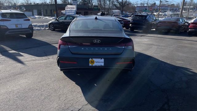 2025 Hyundai Elantra SEL Sport