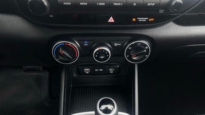 2025 Hyundai Venue SE