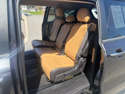 2024 Kia Carnival EX