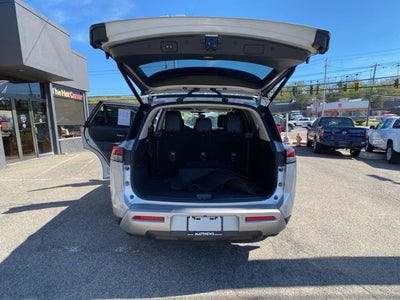 2023 Nissan Pathfinder SL