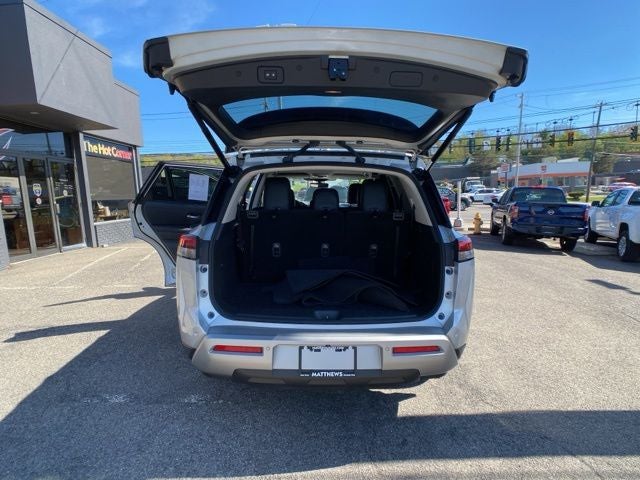 2023 Nissan Pathfinder SL