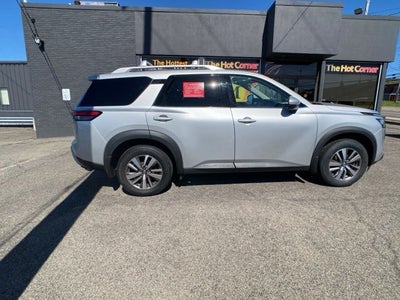 2023 Nissan Pathfinder SL