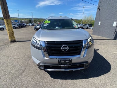 2023 Nissan Pathfinder SL