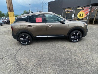 2025 Nissan Kicks SR