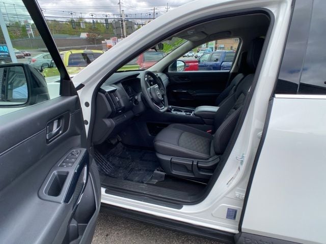 2024 Nissan Pathfinder S