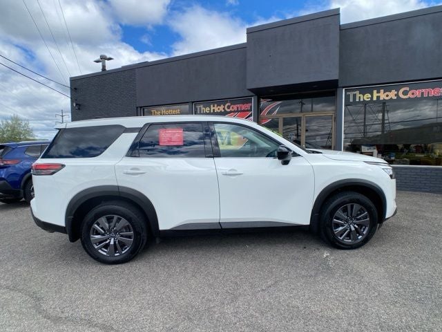 2024 Nissan Pathfinder S