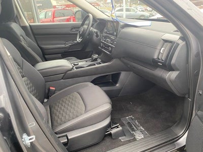 2024 Nissan Pathfinder S