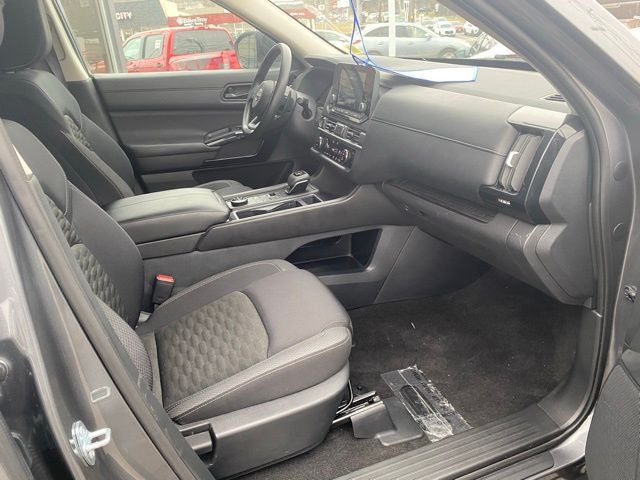 2024 Nissan Pathfinder S