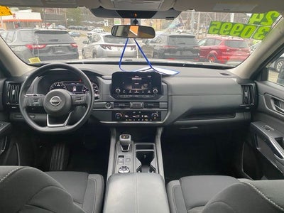 2024 Nissan Pathfinder S